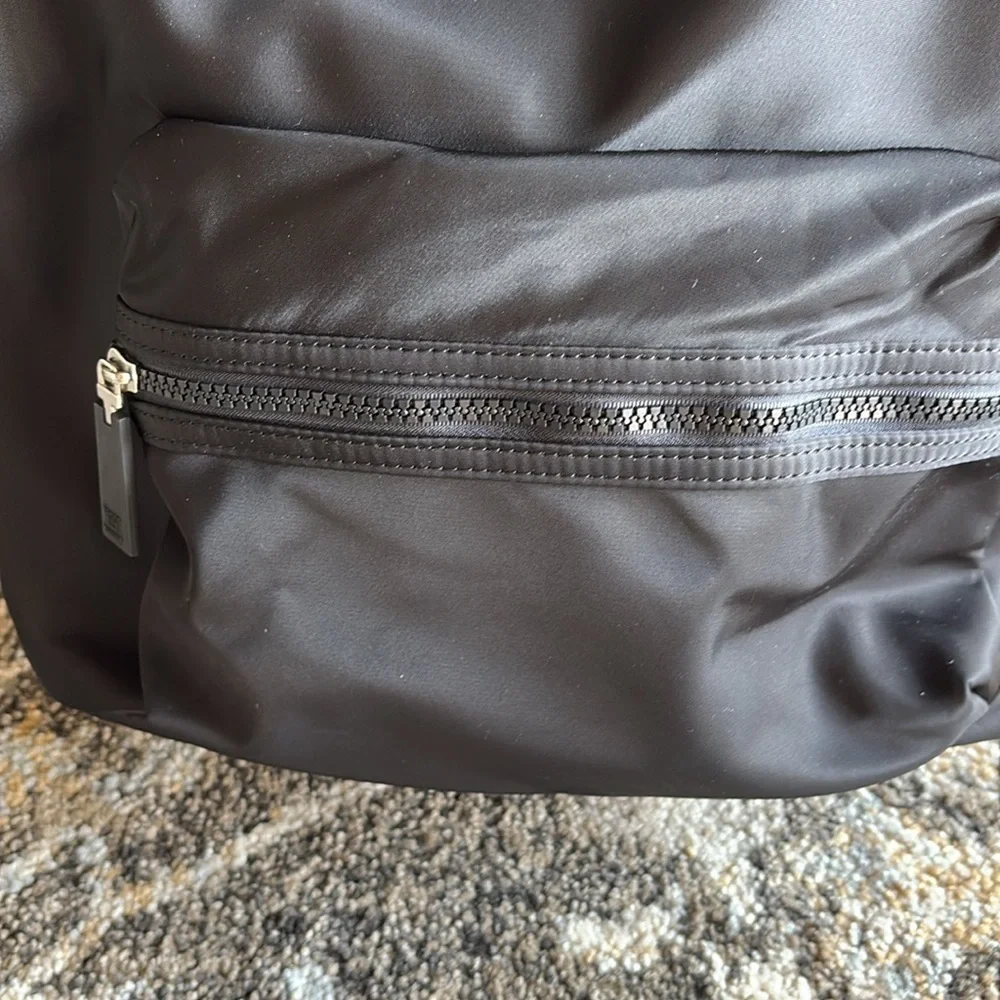 Tommy Hilfiger sleek versatile